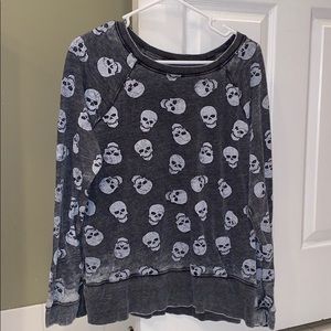 Grey skull top
